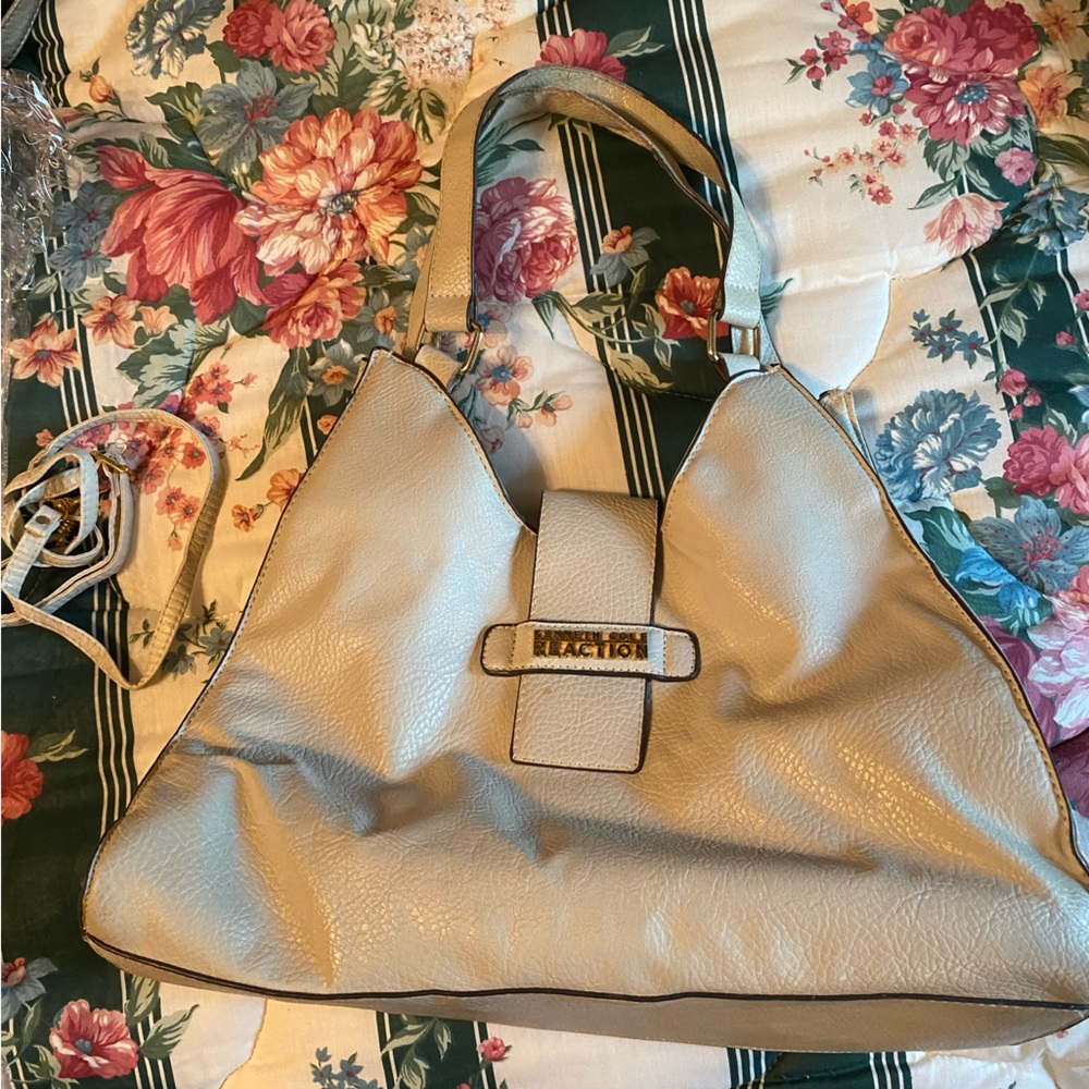 Kennetm Cole Reaction Leather Shoulder Bag